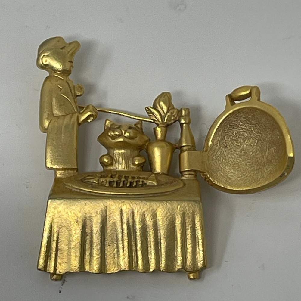 Vintage AJC Gold Tone Mechanical Cat Dinner Waiter Brooch Pin Hinged Cloche